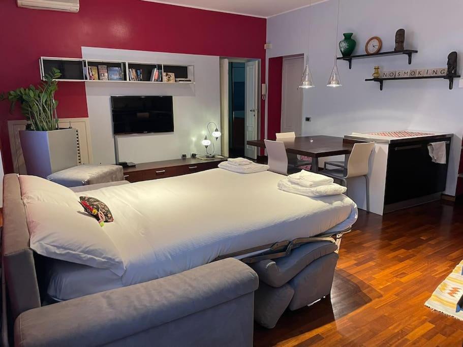 Cozy Flat Mins Walk To Navigli And Metro Porta Genova Apartment Milan Luaran gambar