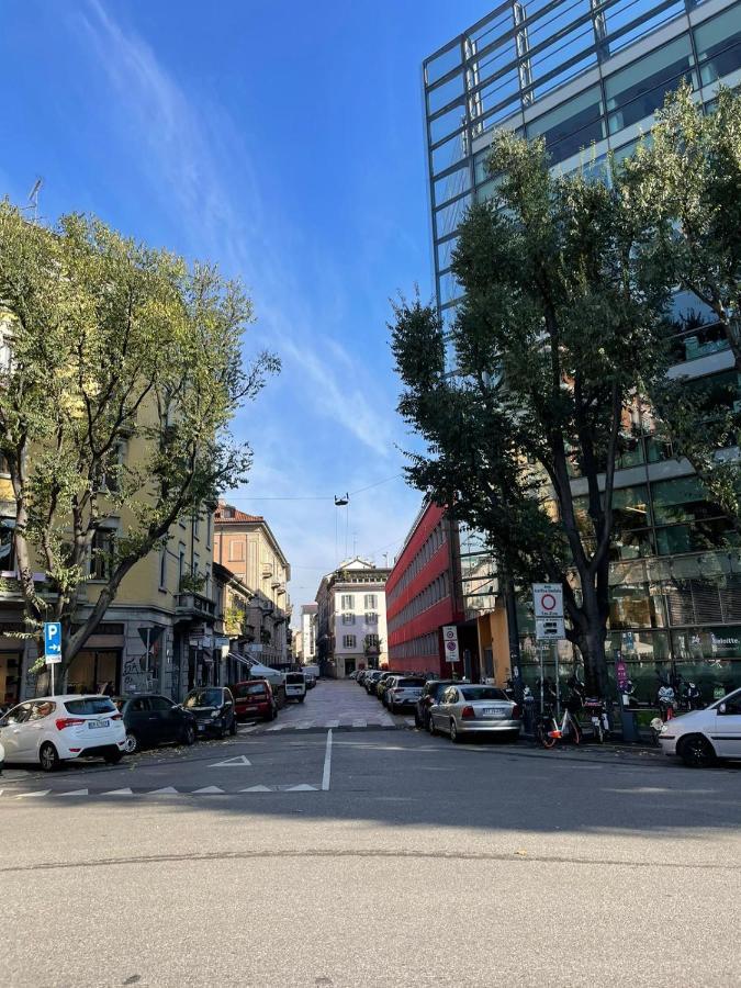 Cozy Flat Mins Walk To Navigli And Metro Porta Genova Apartment Milan Luaran gambar